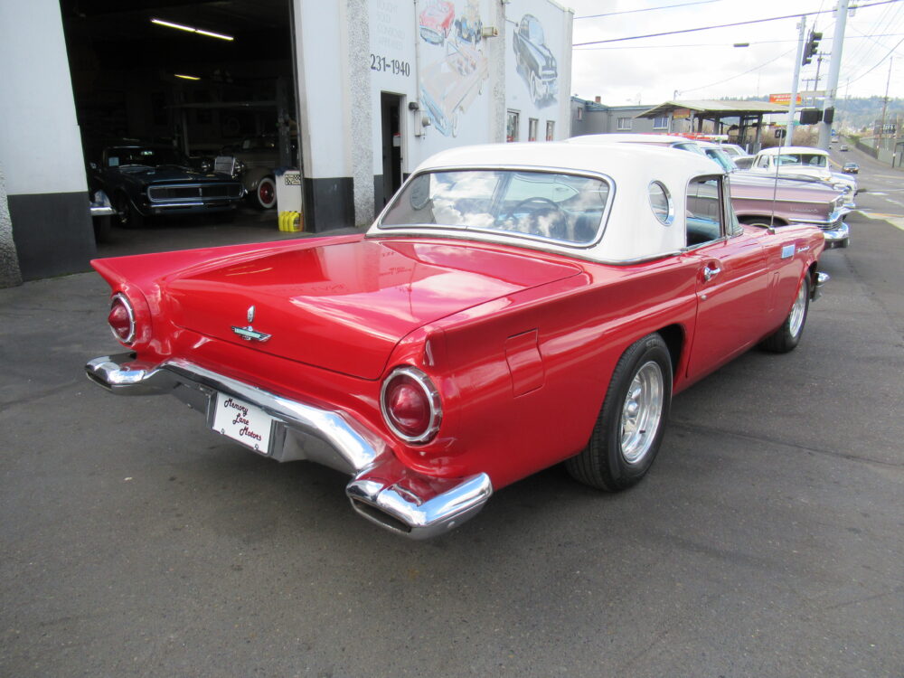  1957 Ford Thunderbird - Motores Matthews Memory Lane